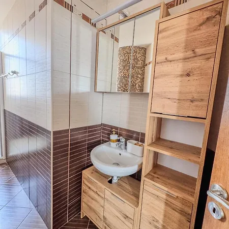 Stunning Sea & View - 3 Min Walk To *