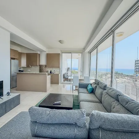 Stunning Sea & View - 3 Min Walk To * Larnaca