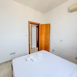 Stunning Sea & View - 3 Min Walk To Apartment *