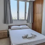 Apartment Stunning Sea & View - 3 Min Walk To Larnaca