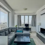 Stunning Sea & View - 3 Min Walk To