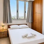 Apartment Stunning Sea & View - 3 Min Walk To Larnaca