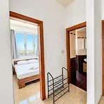 Apartment Stunning Sea & View - 3 Min Walk To Larnaca