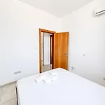 Apartment Stunning Sea & View - 3 Min Walk To