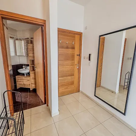 Stunning Sea & View - 3 Min Walk To * Larnaca