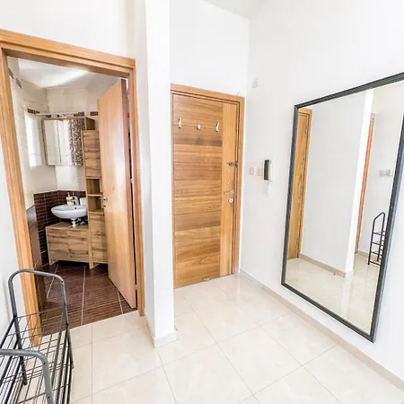Rated - Premium Seaview 2-bdr-apt In Tallest Building In - 2 Min Walk To Lägenhet Larnaca