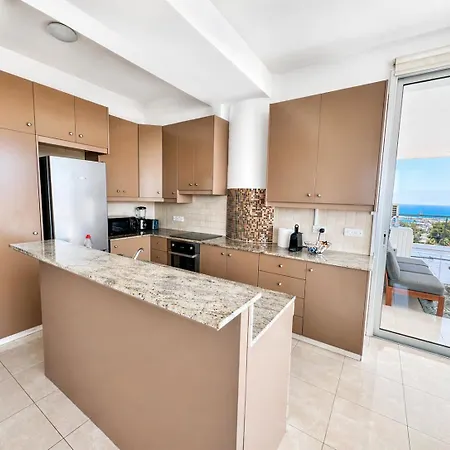 Rated - Premium Seaview 2-bdr-apt In Tallest Building In - 2 Min Walk To Апартаменты Ларнака