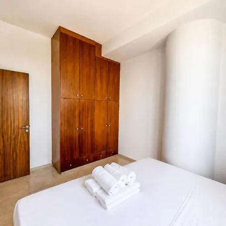 Rated - Premium Seaview 2-bdr-apt In Tallest Building In - 2 Min Walk To Lägenhet Larnaca