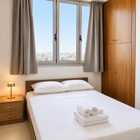 Rated - Premium Seaview 2-bdr-apt In Tallest Building In - 2 Min Walk To Lägenhet Larnaca