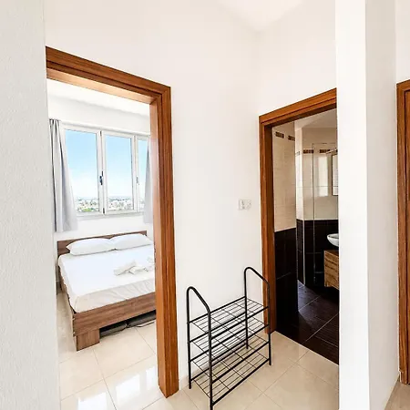 Rated - Premium Seaview 2-bdr-apt In Tallest Building In - 2 Min Walk To Lägenhet Larnaca