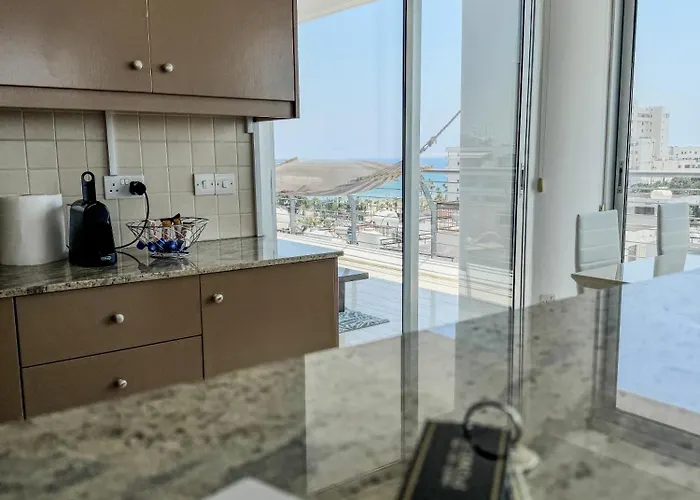 Stunning Sea & View - 3 Min Walk To アパート