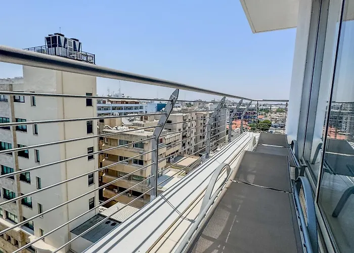 Stunning Sea & View - 3 Min Walk To * ラルナカ