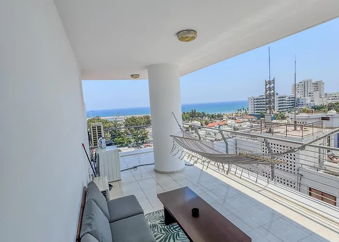 Stunning Sea & View - 3 Min Walk To アパート